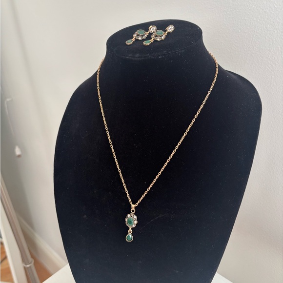 Gold-Tone Green Stone Pendant Necklace and Earring Set - Picture 3 of 7